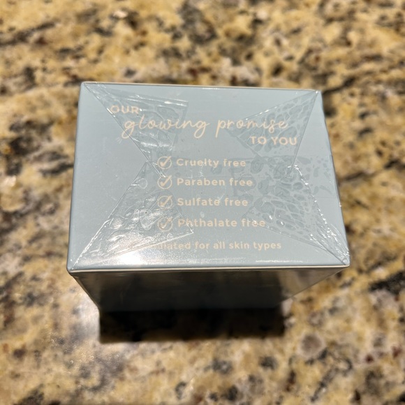 NWT Glow on 5th Beauty Hand + Body Scrub Shea Butter Green Tea Extract Skincare - Picture 5 of 9